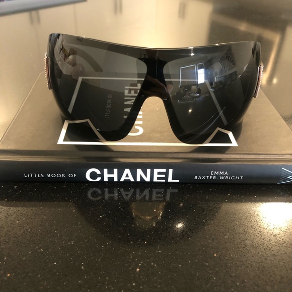 Authentic CHANEL 5086-B Oversized Sunglasses • Black with Crystal CC Logo - Picture 6 of 16